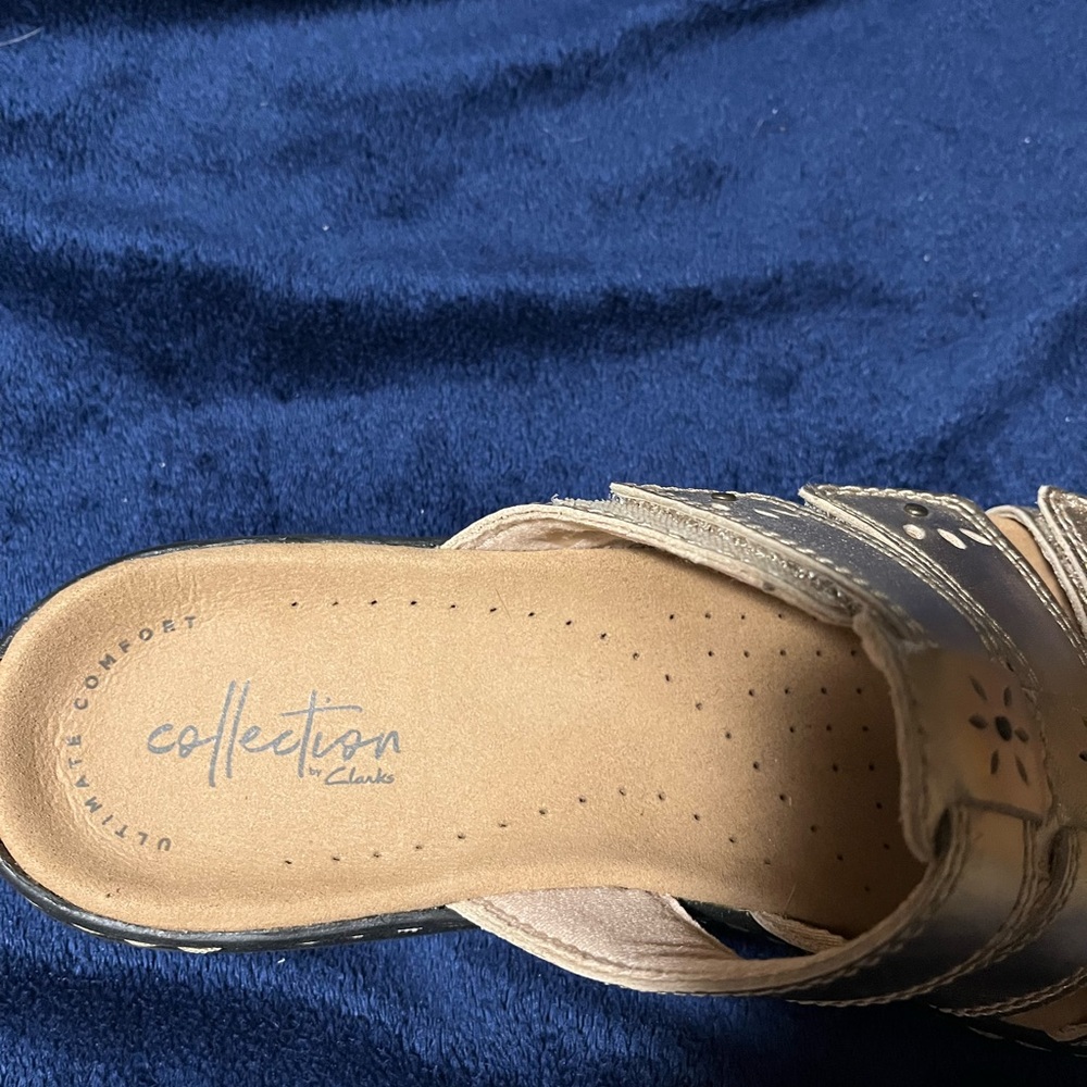 Clarks Gold Women's Sandals - Picture 2 of 3